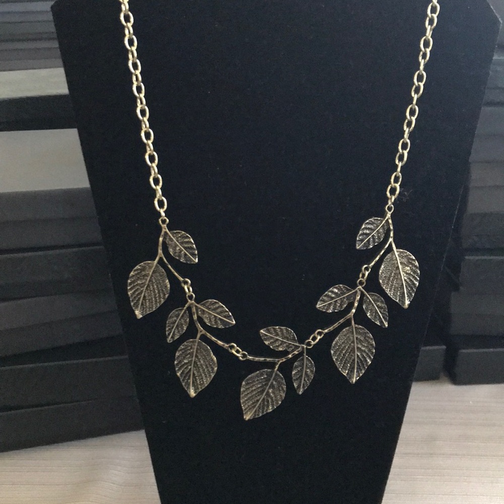 Bronze tone leaf motif necklace